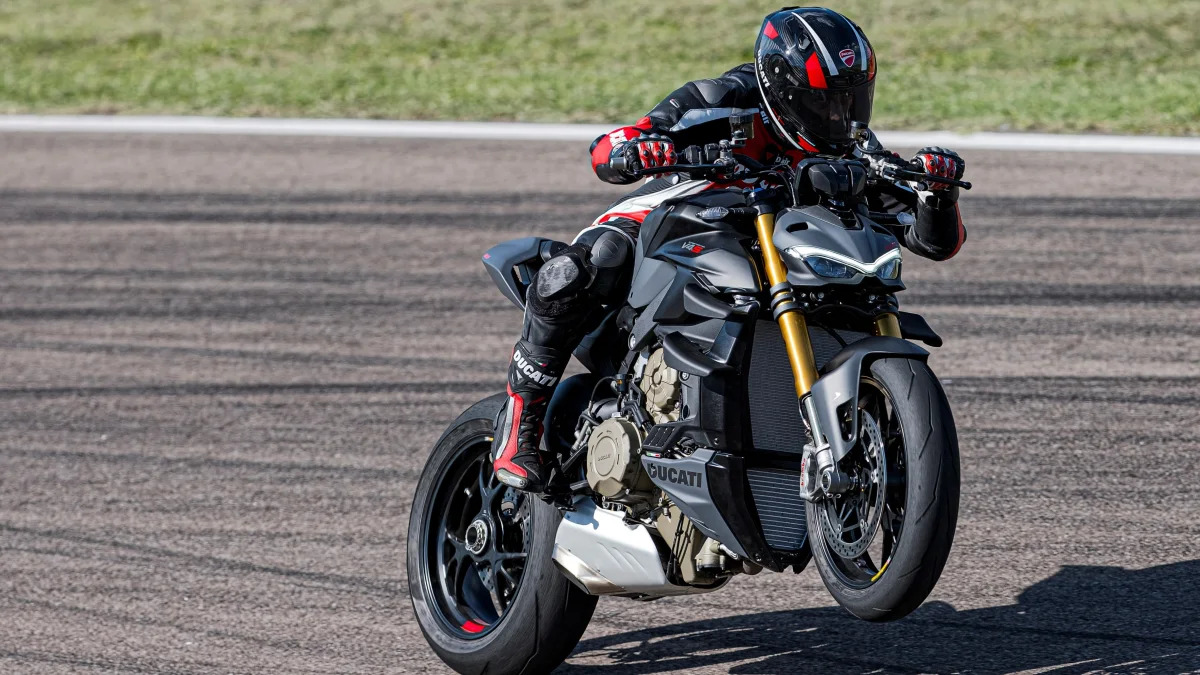 2023 Ducati Streetfighter V4 S 00