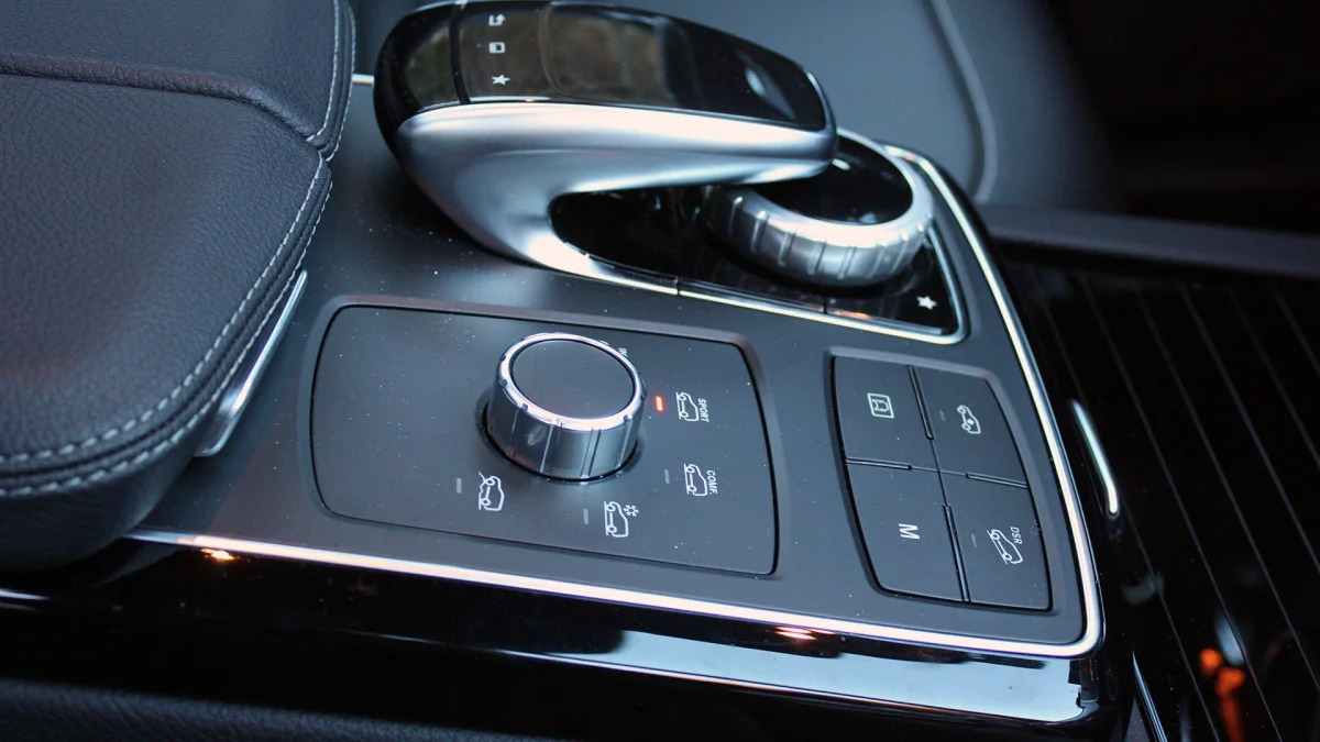 2017 Mercedes-Benz GLS-Class drive mode controls