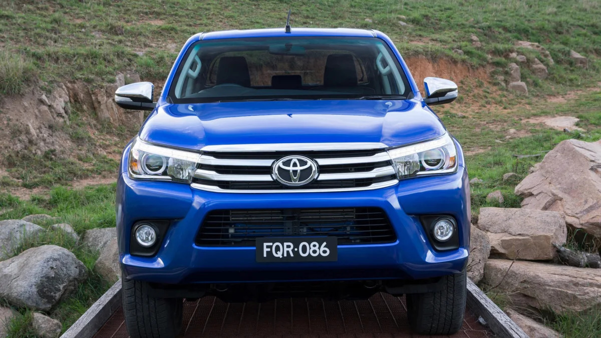 2016 Toyota HiLux front