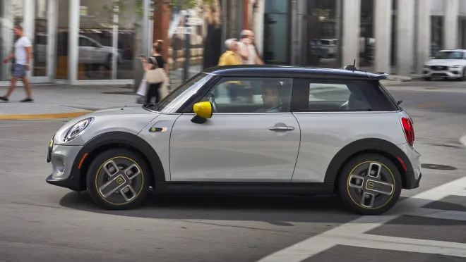 2020 Mini Cooper SE First Drive Review  What's new, range and driving  impressions - Autoblog