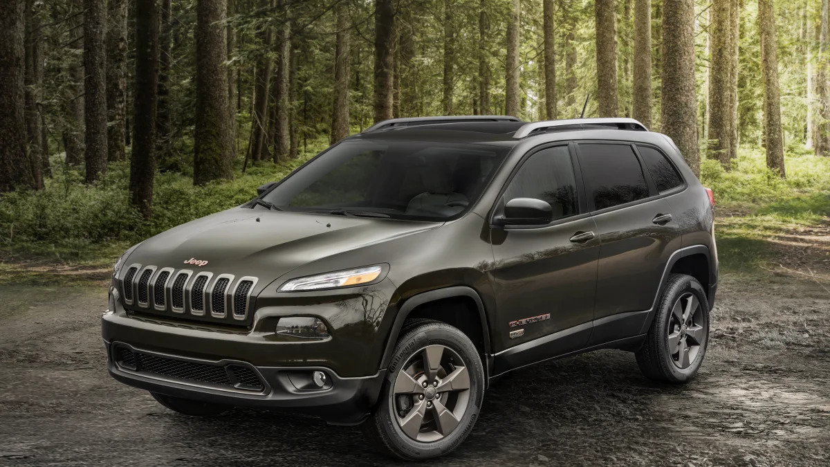 2016 Jeep Cherokee 75th Anniversary Edition front 3/4