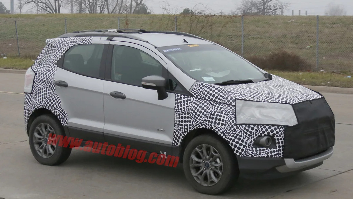 camouflage ecosport cuv crossover ford