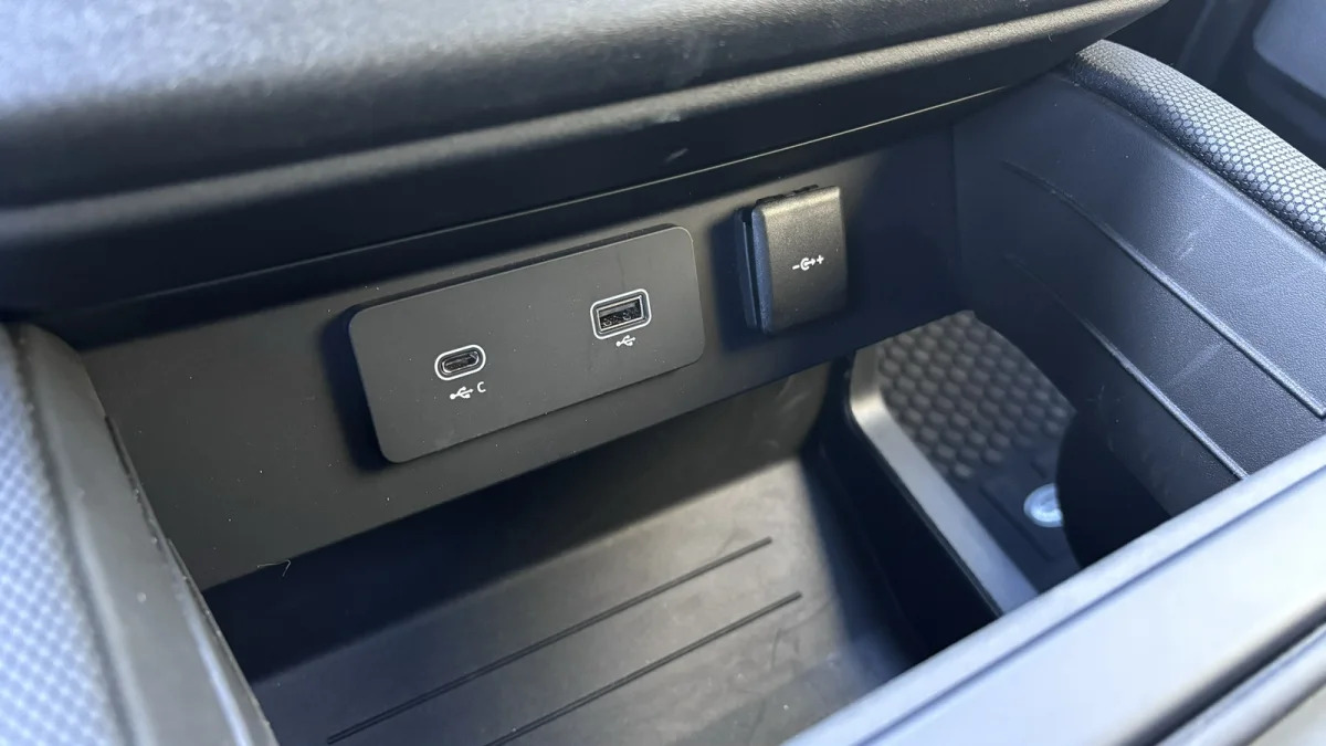 Land Rover Defender 130 Outbound USB ports front