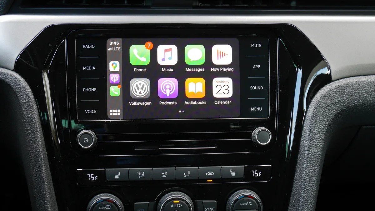 2020 Volkswagen Passat Interior touchscreen