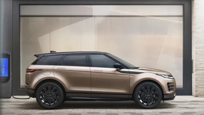 2024 Range Rover Evoque gets small interior rework, bigger price - Autoblog