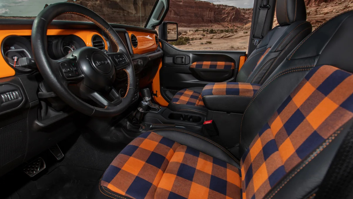 Jeep Orange Peelz front interior