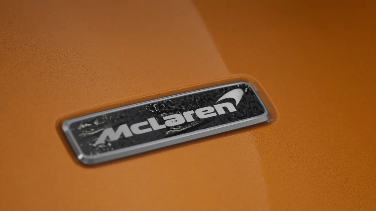McLaren Elva M6A Theme