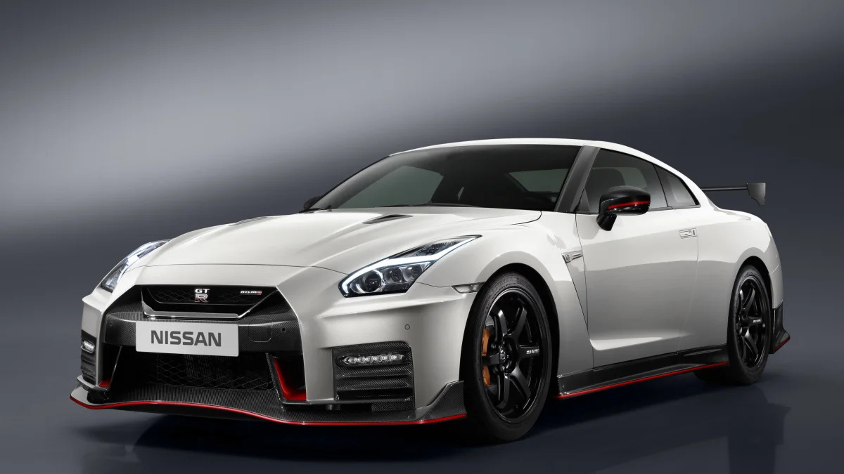 2017 nissan gt-r nismo front white