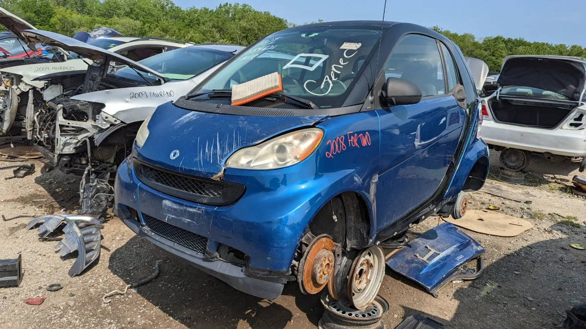 99 - 2008 Smart ForTwo in Oklahoma junkyard - photo by Murilee Martin