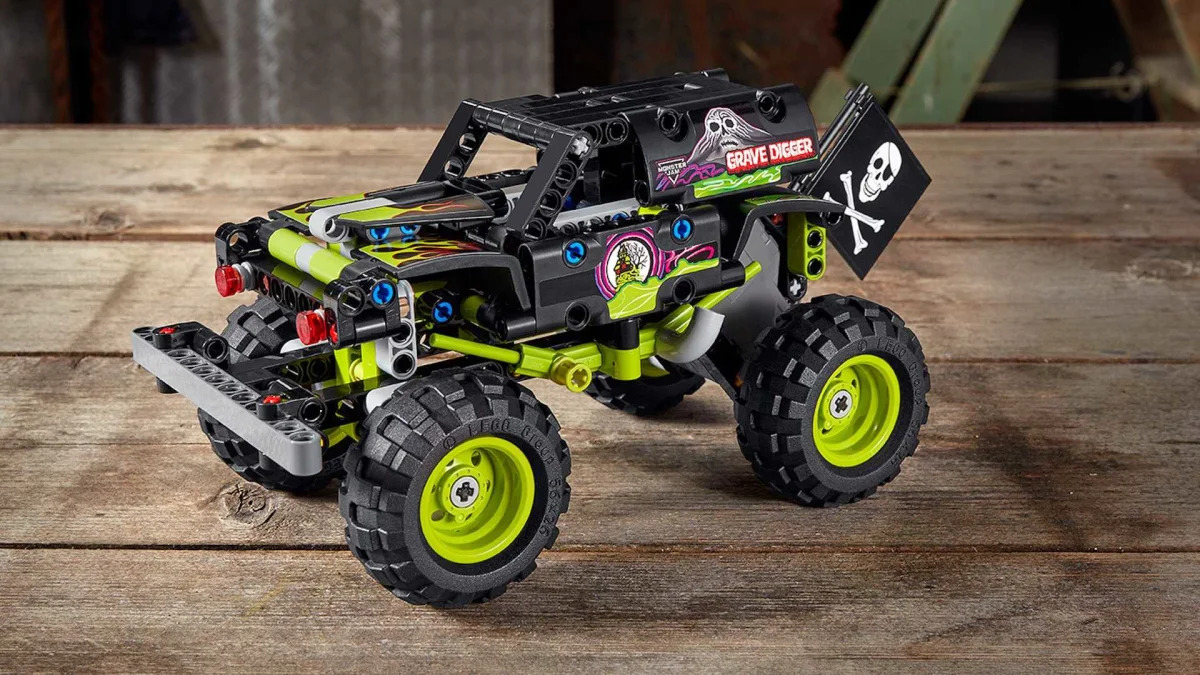 Lego Technic's Grave Digger