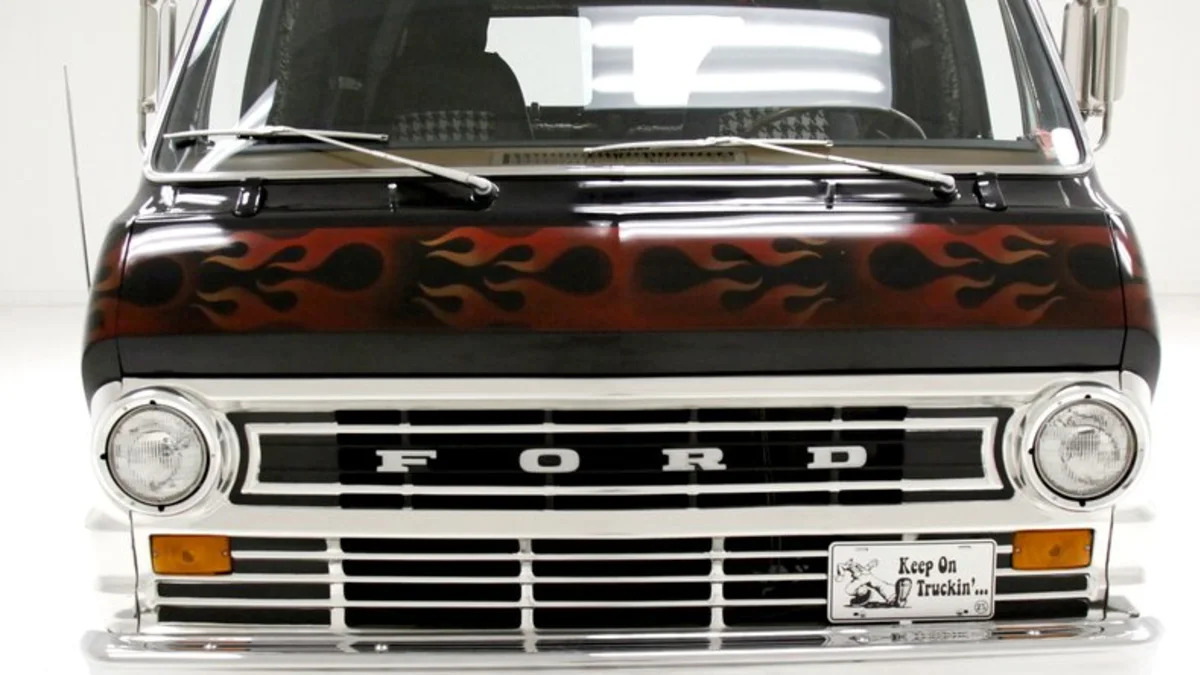 1974-ford-econoline-van-front