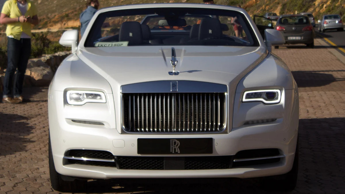 2016 Rolls-Royce Dawn front view