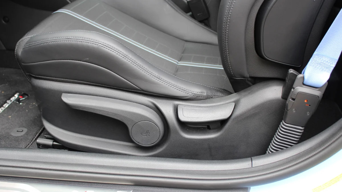 2022 Hyundai Veloster N - seat adjustments