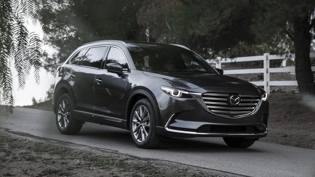 cx-9 2017 mazda trees parked driveway