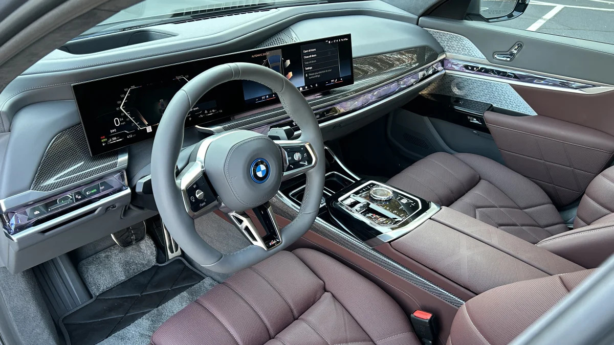 2024 BMW 750e xDrive