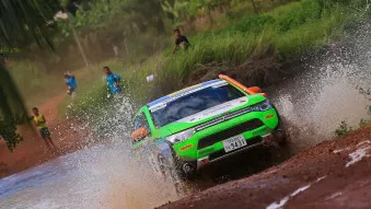 Mitsubishi Outlander PHEV at Asia Cross Country Rally 2014