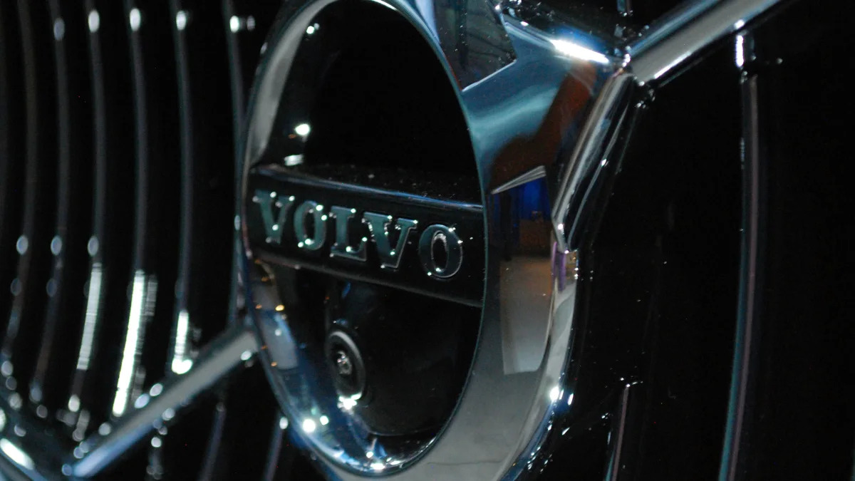 2017 Volvo S90 grille emblem iron