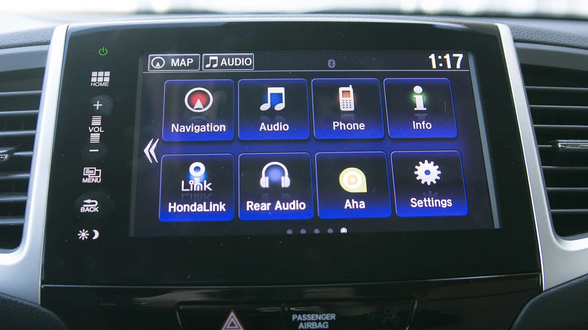 2016 Honda Pilot infotainment system