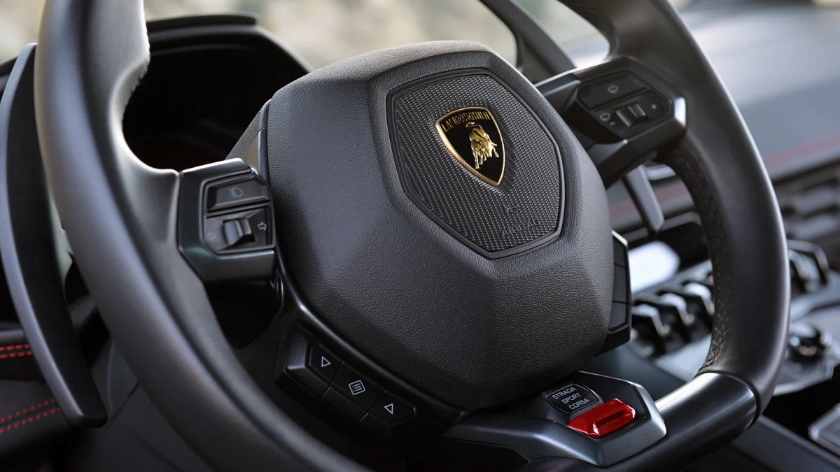 2015 Lamborghini Huracan LP 610-4 steering wheel