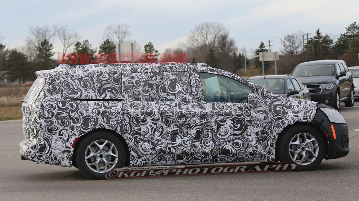 2017 chrysler town and country side camouflage