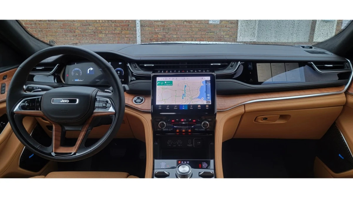2022 Jeep Grand Cherokee Passenger Touchscreen Review | Co-pilot's delight