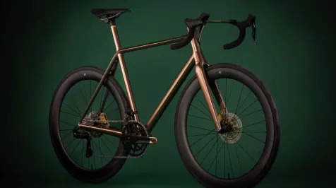 <h6><u>Aston Martin .1R road bike replaces the V8 with your two legs</u></h6>