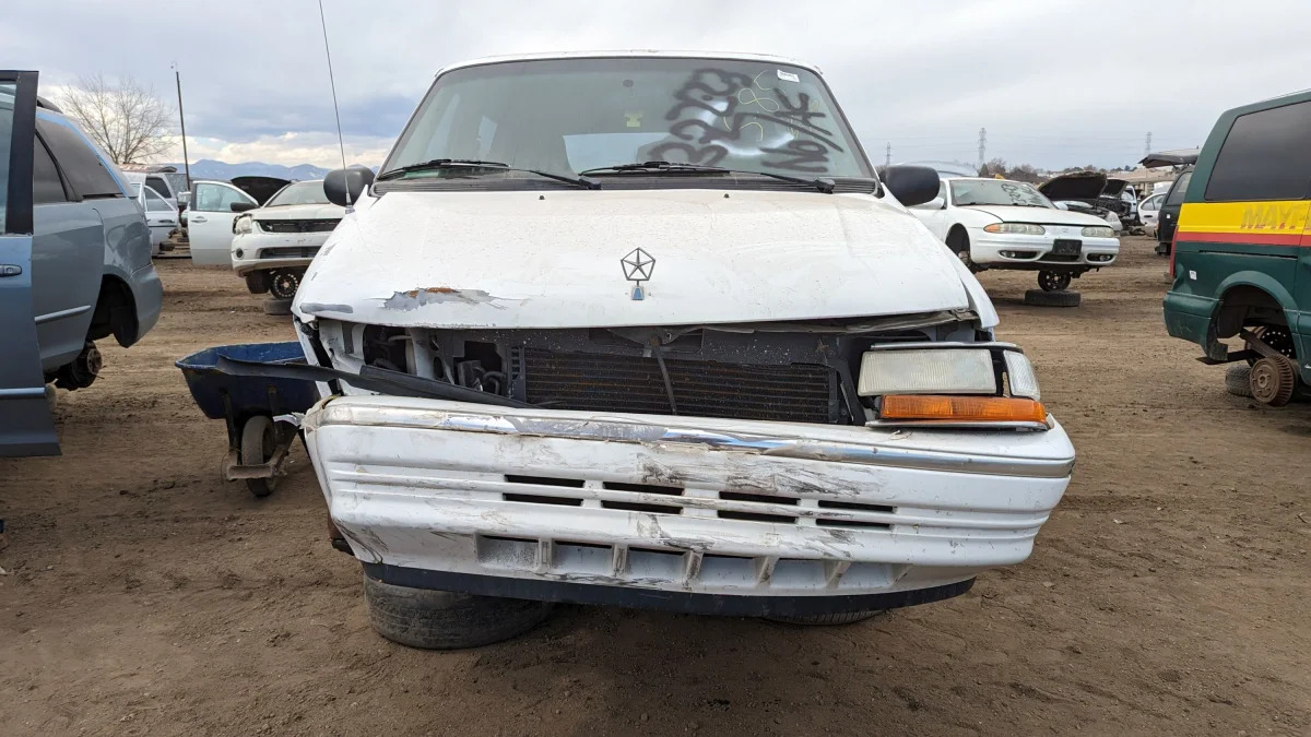 50 - 1993 Plymouth Grand Voyager in Colorado junkyard - photo by Murilee Martin