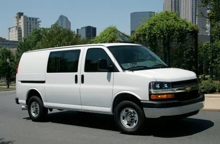 2009 Chevrolet Express 1500 LS Rear-Wheel Drive Passenger Van