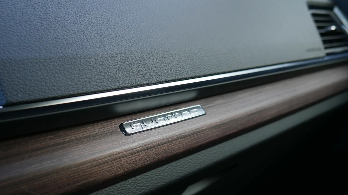2021 Audi Q5 dash wood and badge