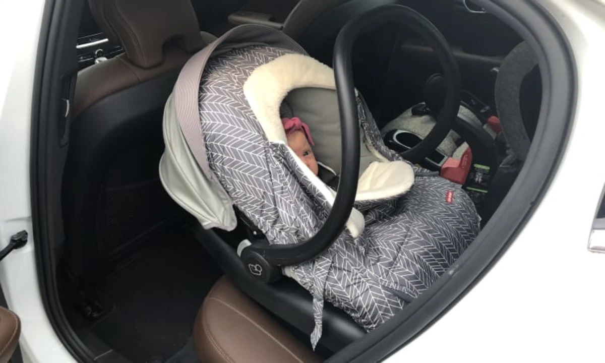 Volvo S60 Child Seat Driveway Test  Fitting both a front-facing car seat  and a rear-facing infant seat - Autoblog