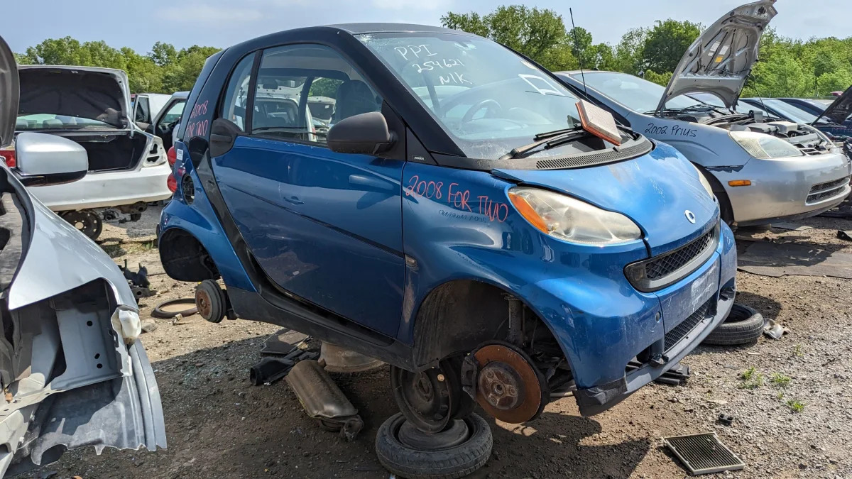 27 - 2008 Smart ForTwo in Oklahoma junkyard - photo by Murilee Martin