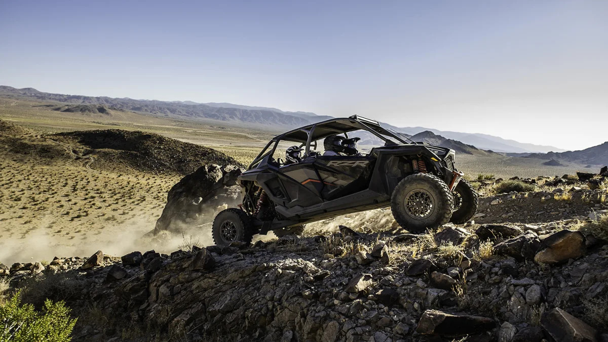 2021-rzr-pro-r-4-ultimate-azure-crystal-image-riding_SIX6546_03400