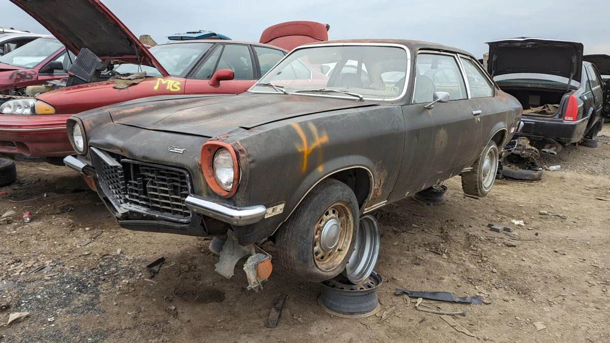 54 - 1972 Chevrolet Vega coupe in Colorado junkyard - photo by Murilee Martin