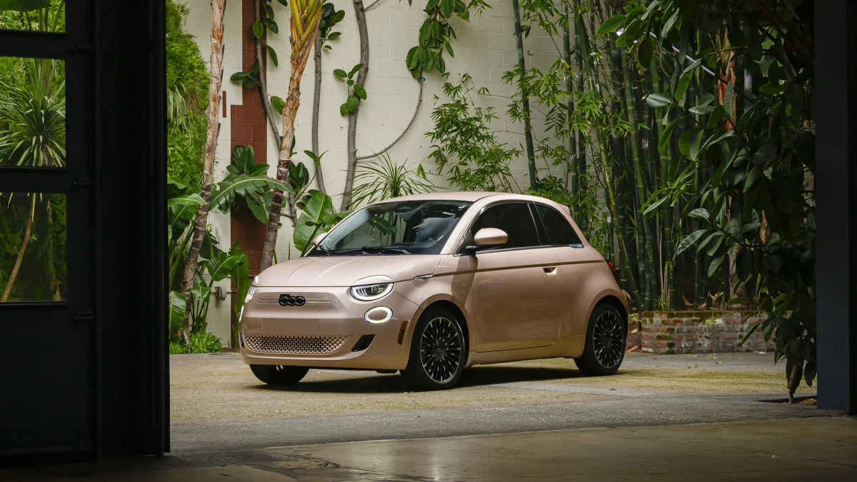 2024 Fiat 500e Inspired By Beauty front 3/4