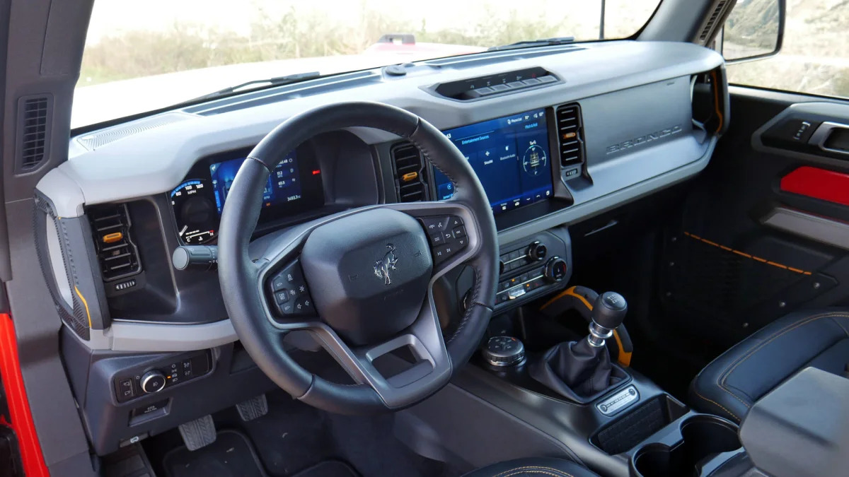 Ford-Bronco-2-Door-Badlands-interior.jpg