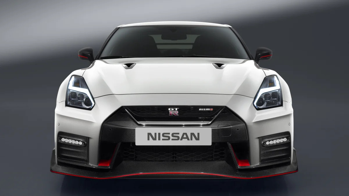 2017 nissan gt-r nismo nose white