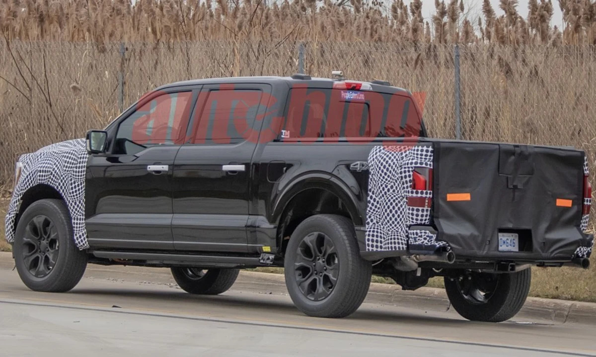 2024 Ford F-150 spied with new taillights, covered tailgate - Autoblog