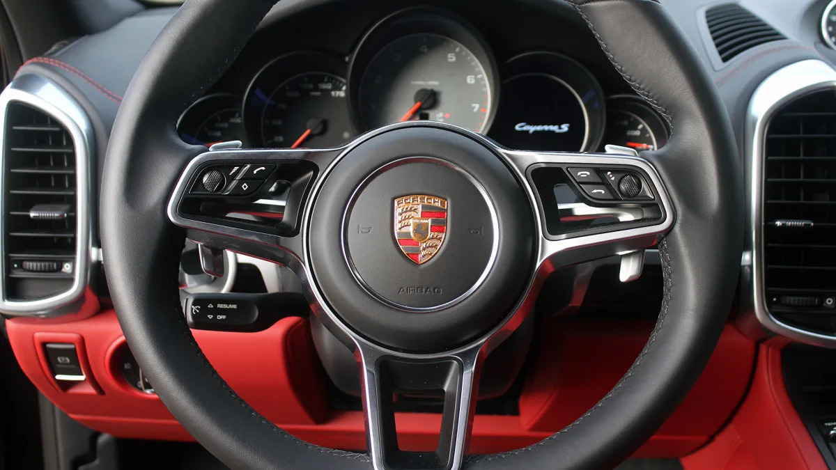 2015 Porsche Cayenne S steering wheel