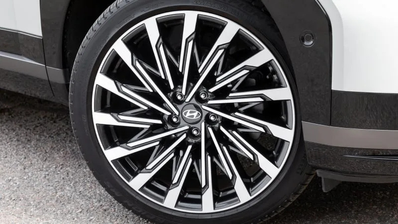 2024 Hyundai Santa Fe 21 inch wheels
