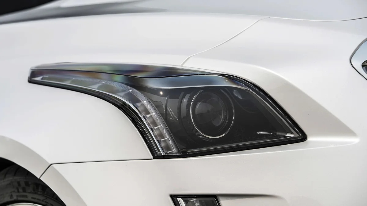 2016 Cadillac CTS-V headlight