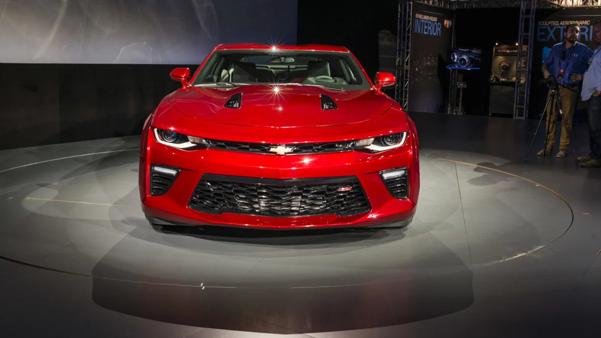 2016 chevy camaro turntable front