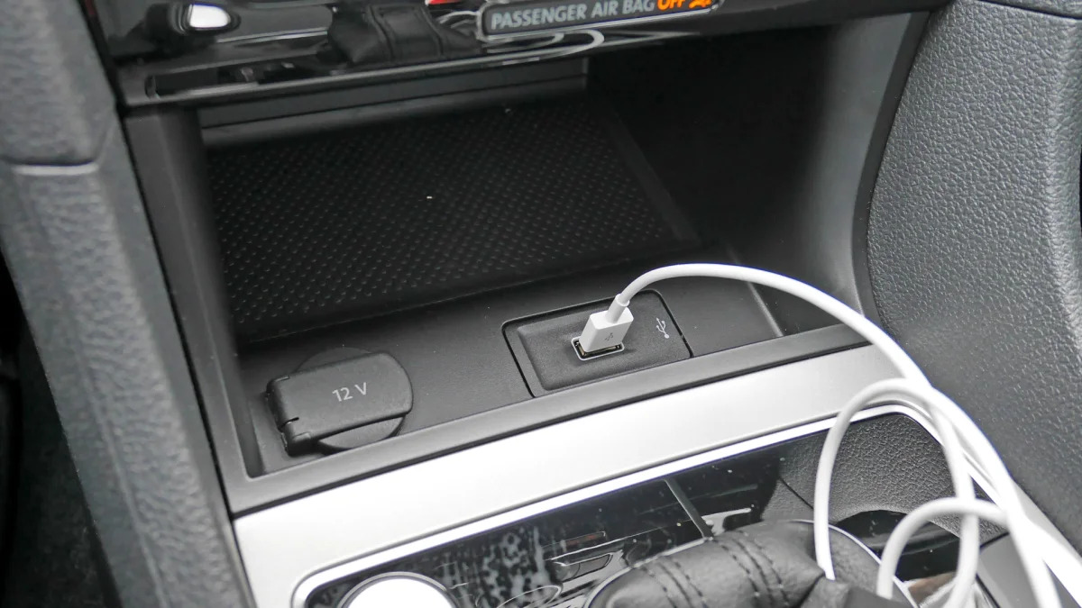 2020 Volkswagen Passat Interior smartphone bin