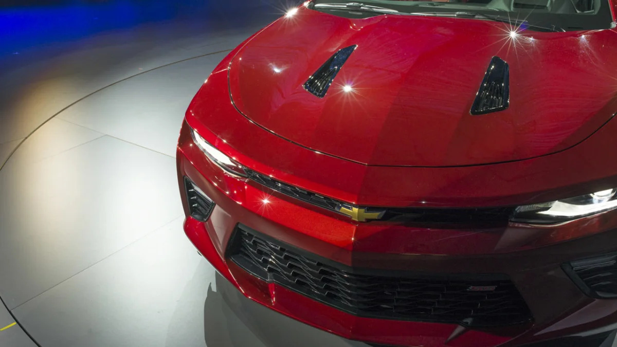 2016 chevy camaro front shadow