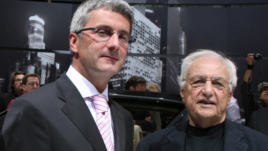 Frank Gehry at right