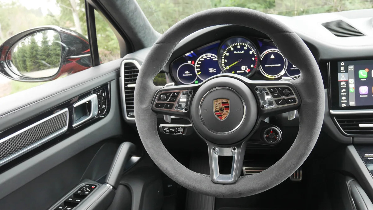 2020 Porsche Cayenne Coupe Turbo S E-Hybrid steering wheel