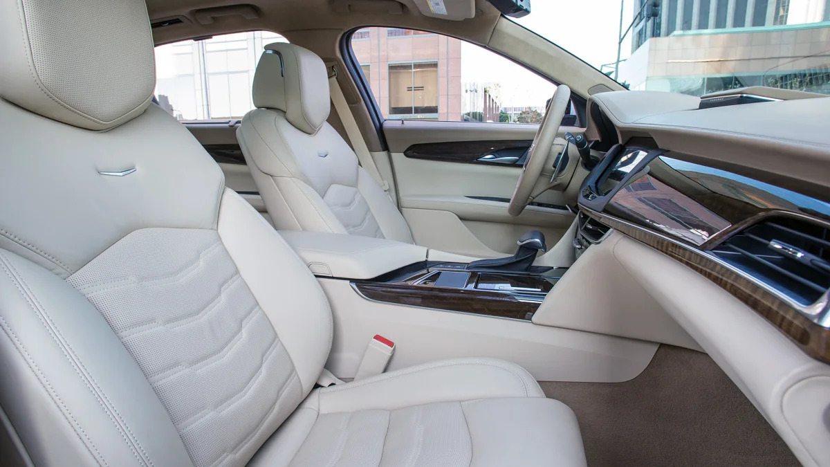 2016 Cadillac CT6 front seats
