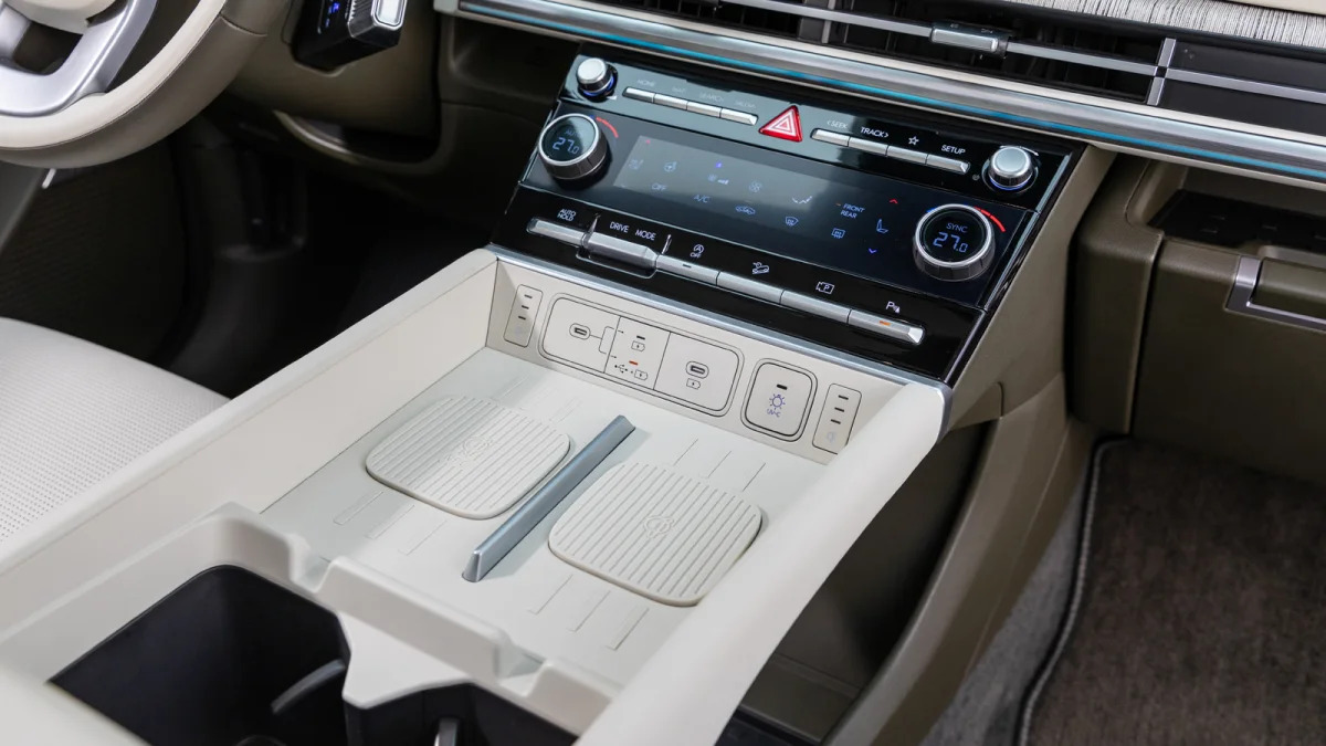 2024 Hyundai Santa Fe wireless charging pads