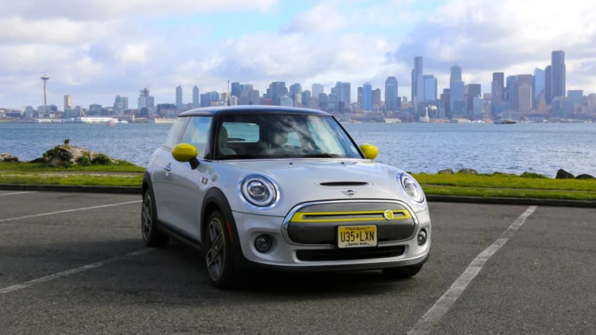 2020 Mini Cooper SE Drivers' Notes | Two editors, two cities, one electric car