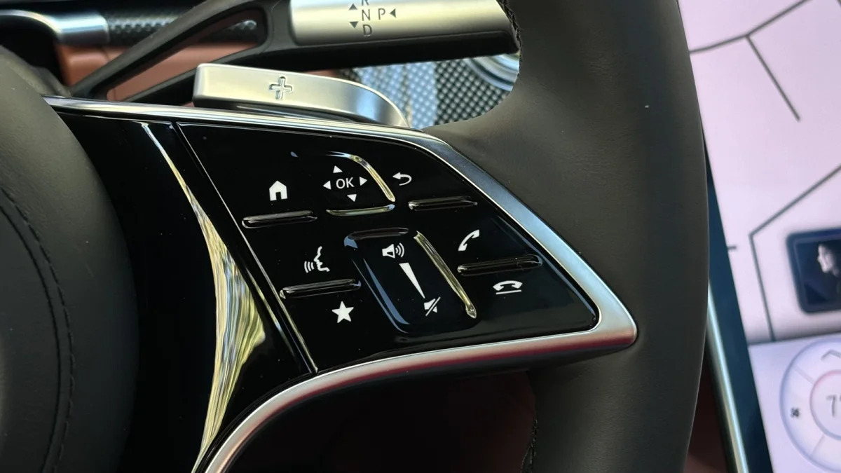 Mercedes-Benz S580e interior wheel controls right