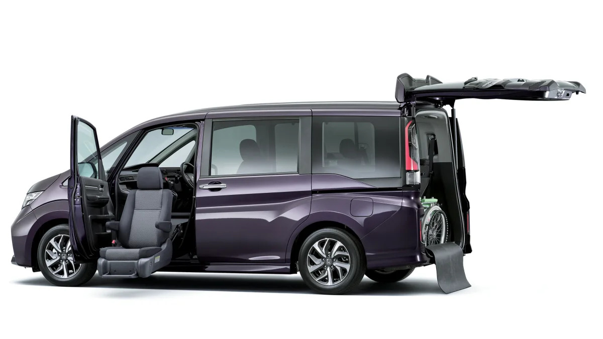 Honda Step WGN mobility purple